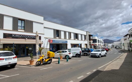 Local comercial a pie de calle, en una sola estancia y en una zona muy transitada. Oportunidad!!!-013