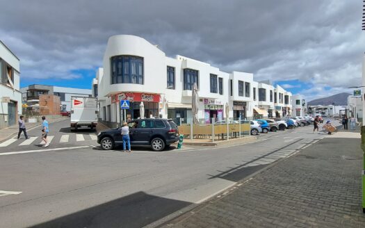 Local comercial a pie de calle, en una sola estancia y en una zona muy transitada. Oportunidad!!!-013