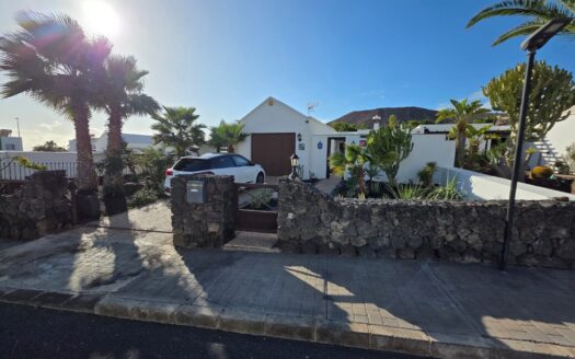 Villa en una sola Planta, situada en el residencial Los Claves, a pocos metros a pie de Playa Flamingo- 019