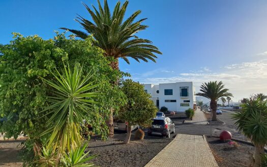 Amplio apartamento con dos dormitorios cerca centro playa blanca y del colegio e instituto, para entrar a vivir- 006