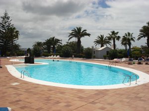 Bungalow en venta en complejo turístico junto al puerto principal y paseo marítimo de Playa Blanca-005